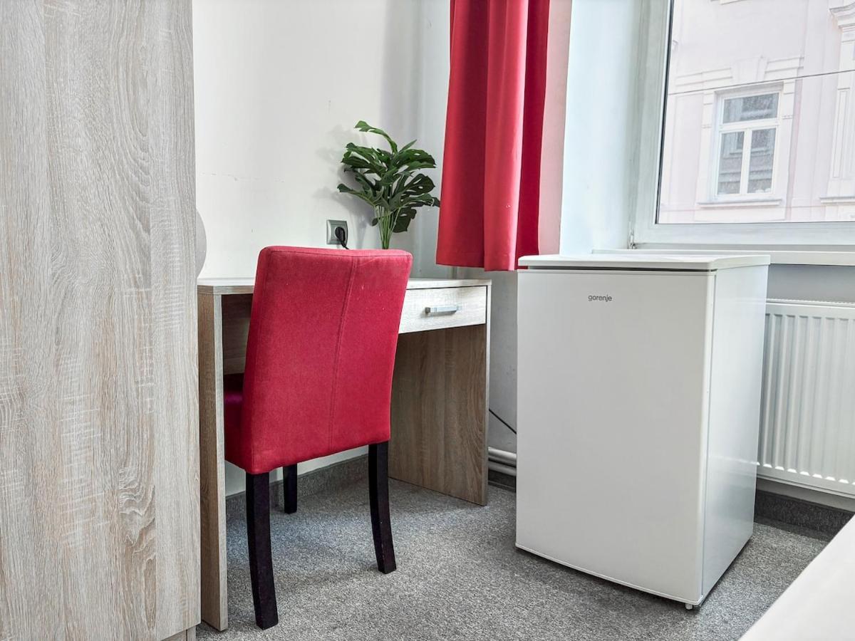 Dependance I 6 Mins To U6 Alser Strasse I Self Check In Apartment *
