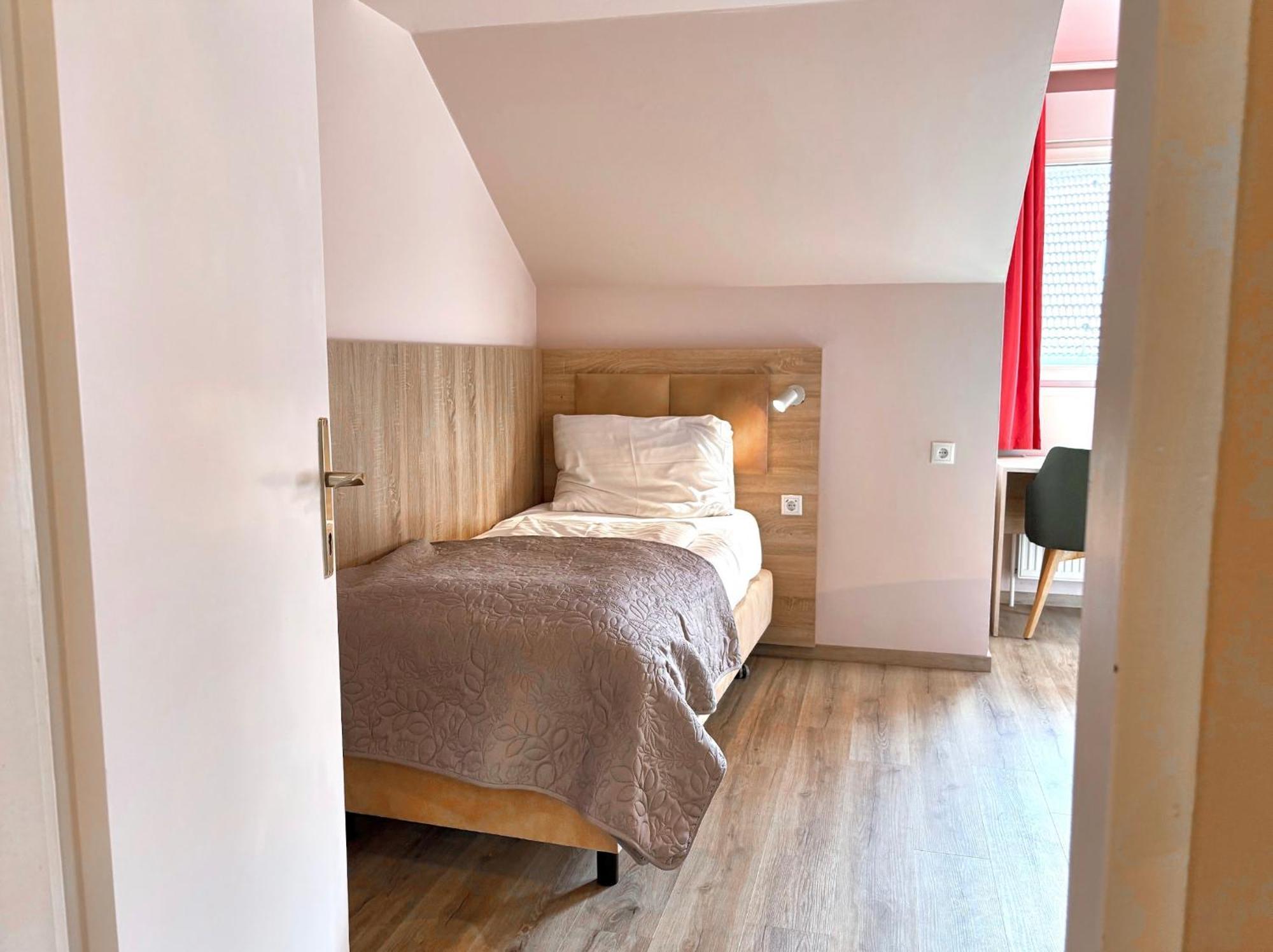 Dependance I 6 Mins To U6 Alser Strasse I Self Check In Apartment