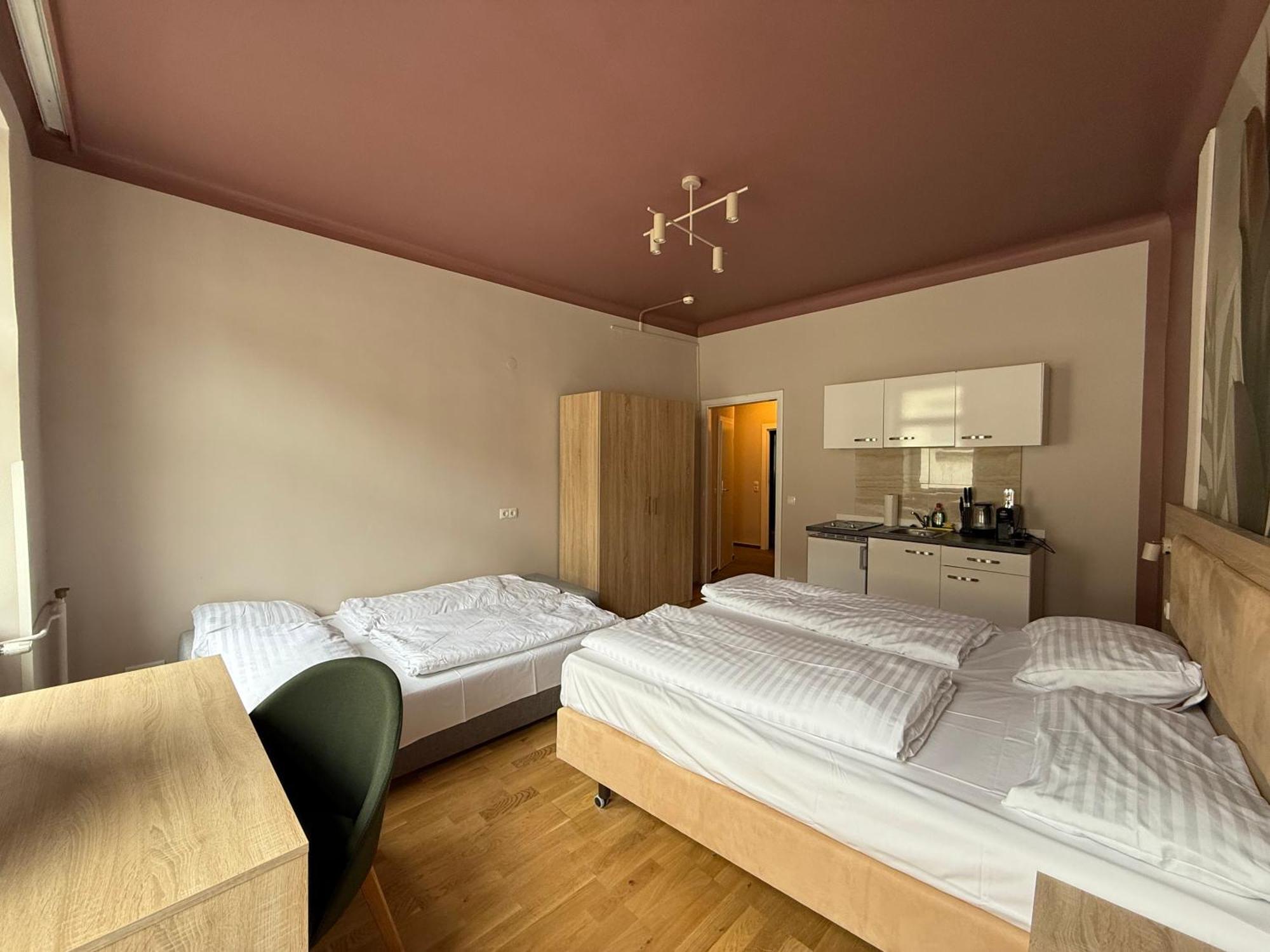 Dependance I 6 Mins To U6 Alser Strasse I Self Check In Apartment