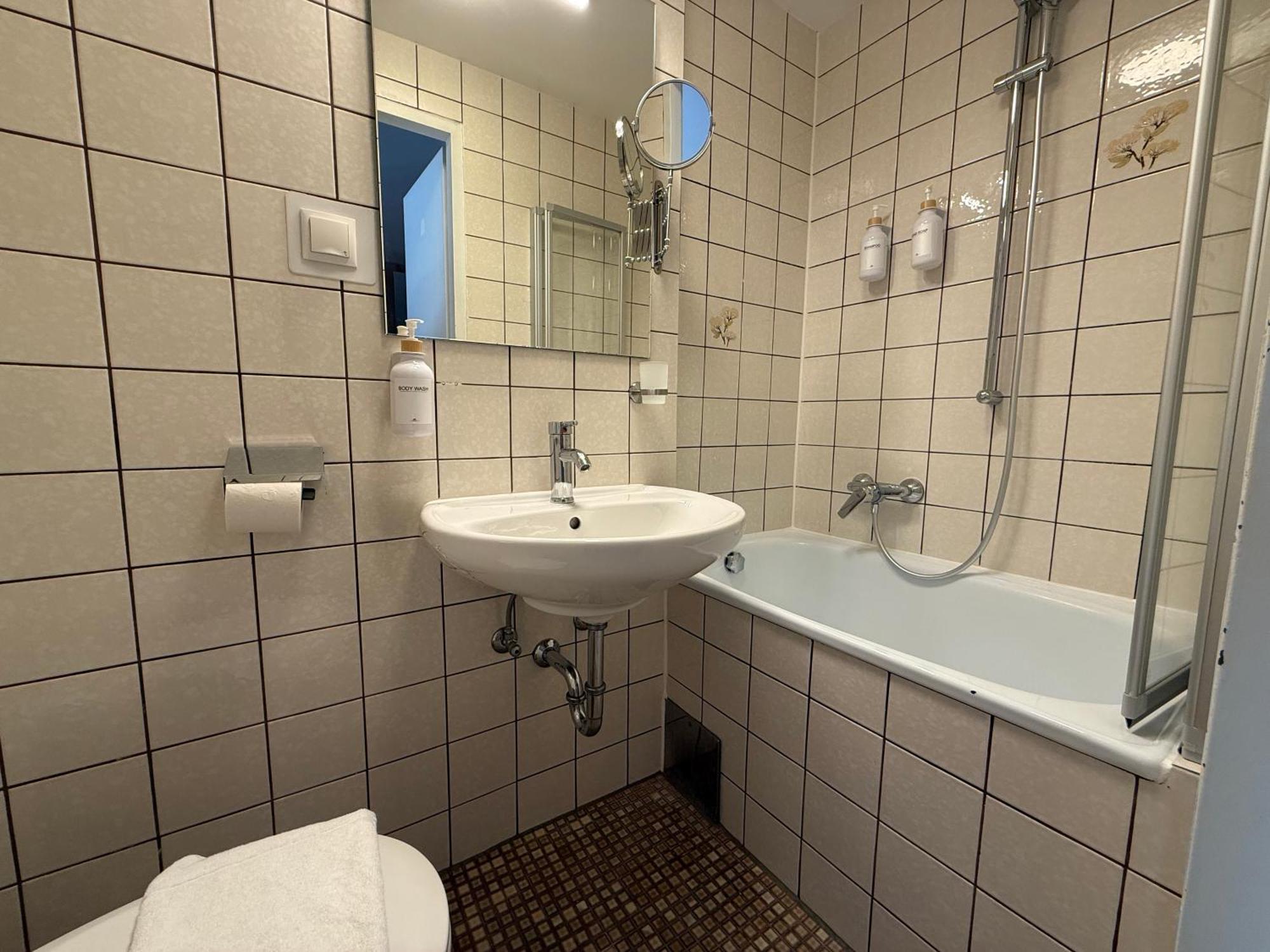 Apartment Dependance I 6 Mins To U6 Alser Strasse I Self Check In *